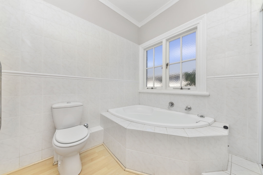 To Let 4 Bedroom Property for Rent in Kenilworth Upper Western Cape